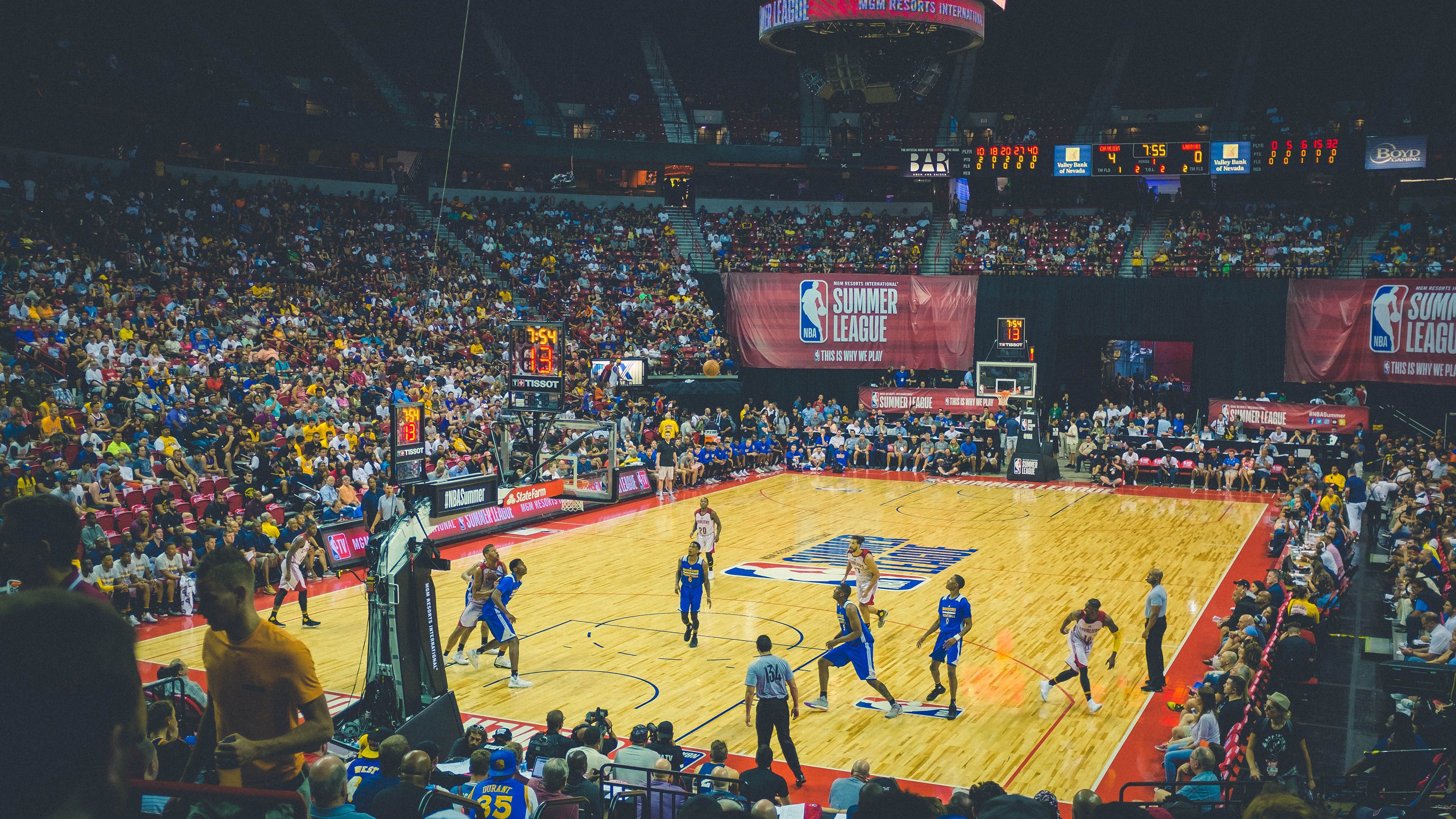 金年会官网-足坛跨界风暴，维拉备战NBA，巴黎体检米兰，队史纪录刷新